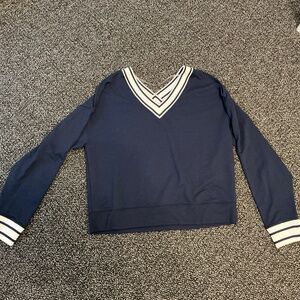 SINCERELY JULES NAVY & WHITE V-NECK LIGHTWEIGHT SWEATSHIRT SIZE MEDIUM